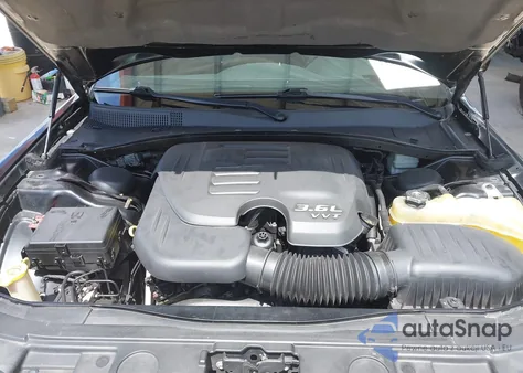 2013 Chrysler 300 Motown z USA, uszkodzony, nr VIN 2C3CCAAG5DH530184